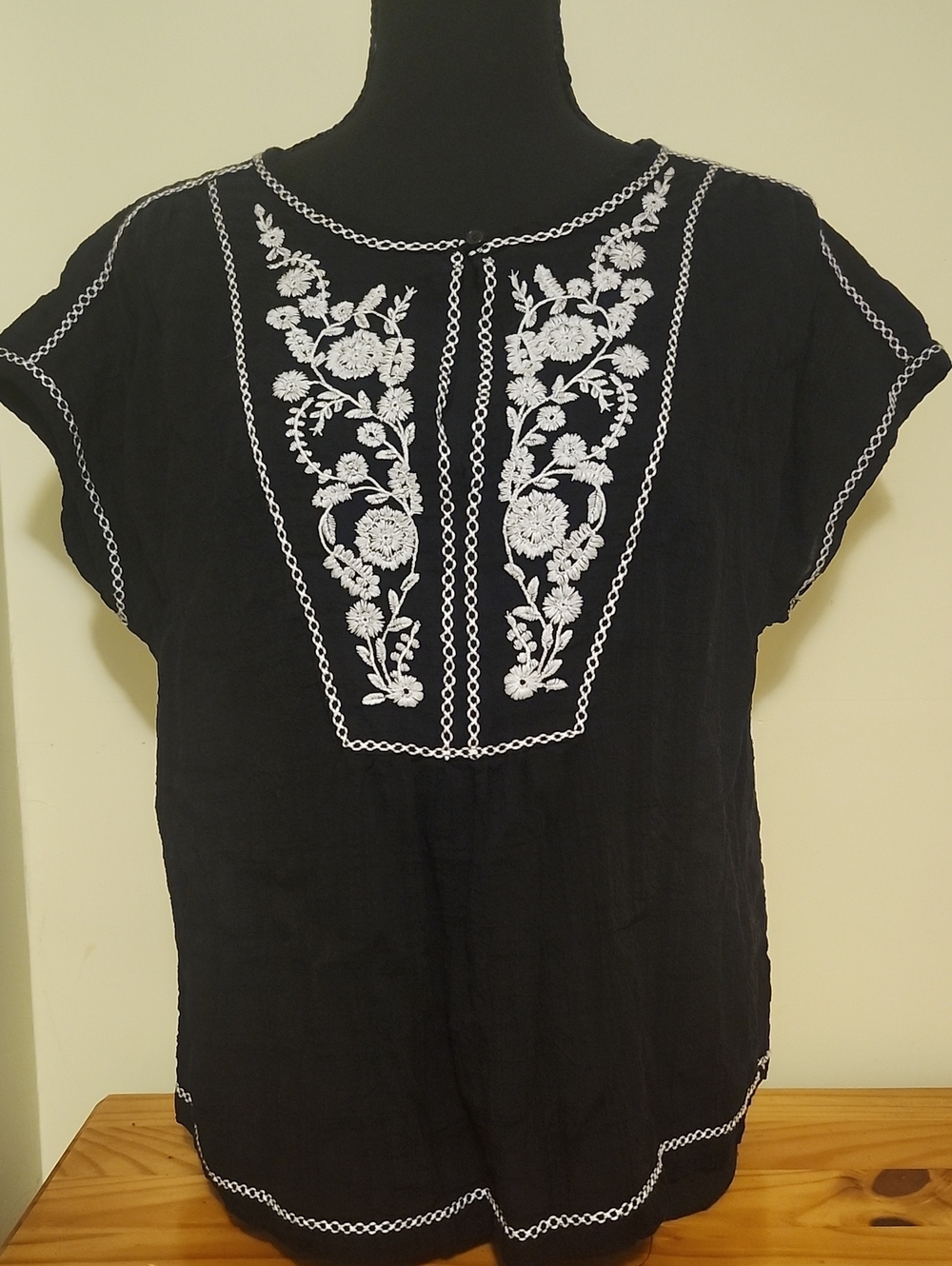 Max Studio Black Short Sleeve Top with White Floral Embroidery